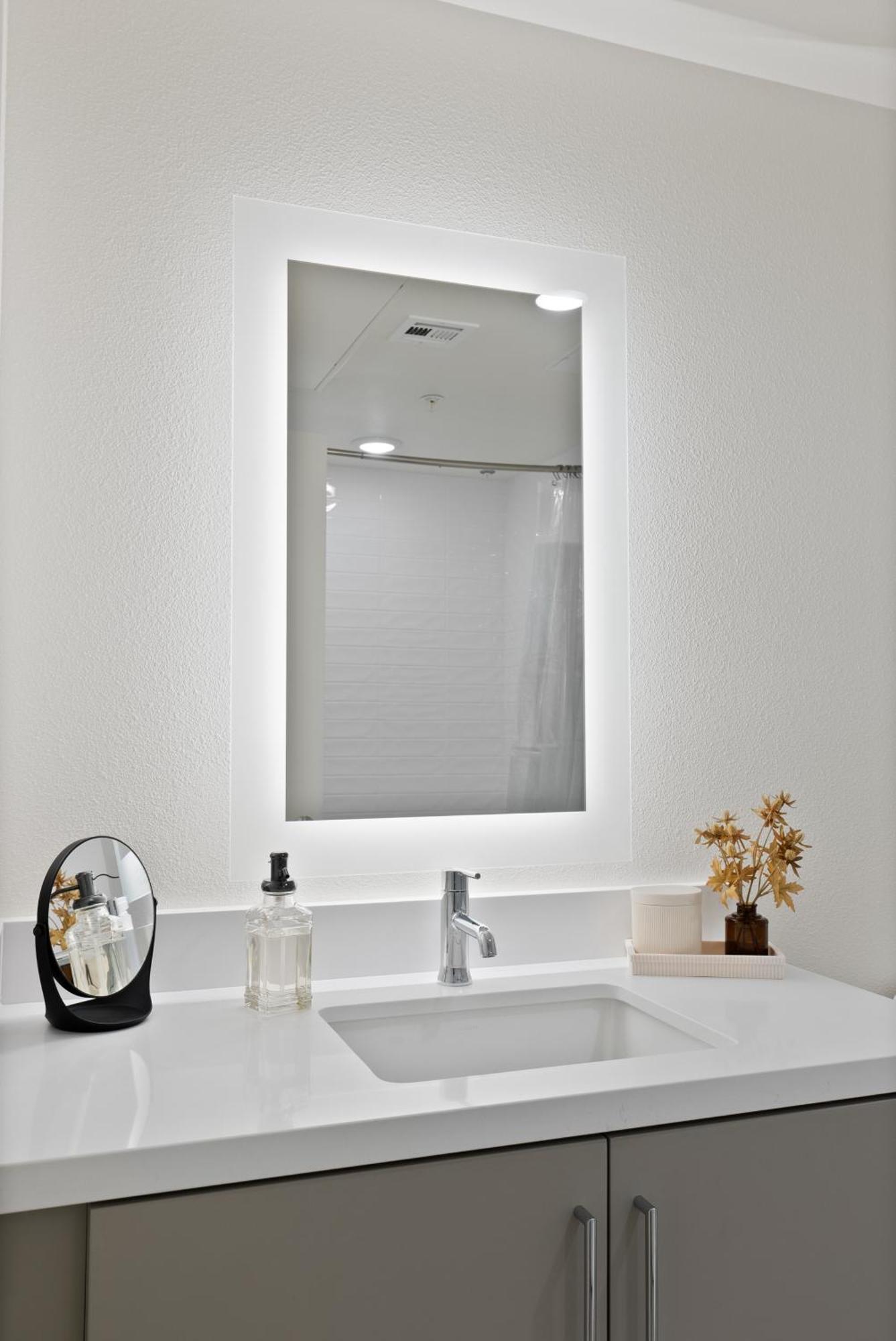 Bright Studio On Sunset Blvd, Free Parking, Gym, And Pool 로스앤젤레스 외부 사진
