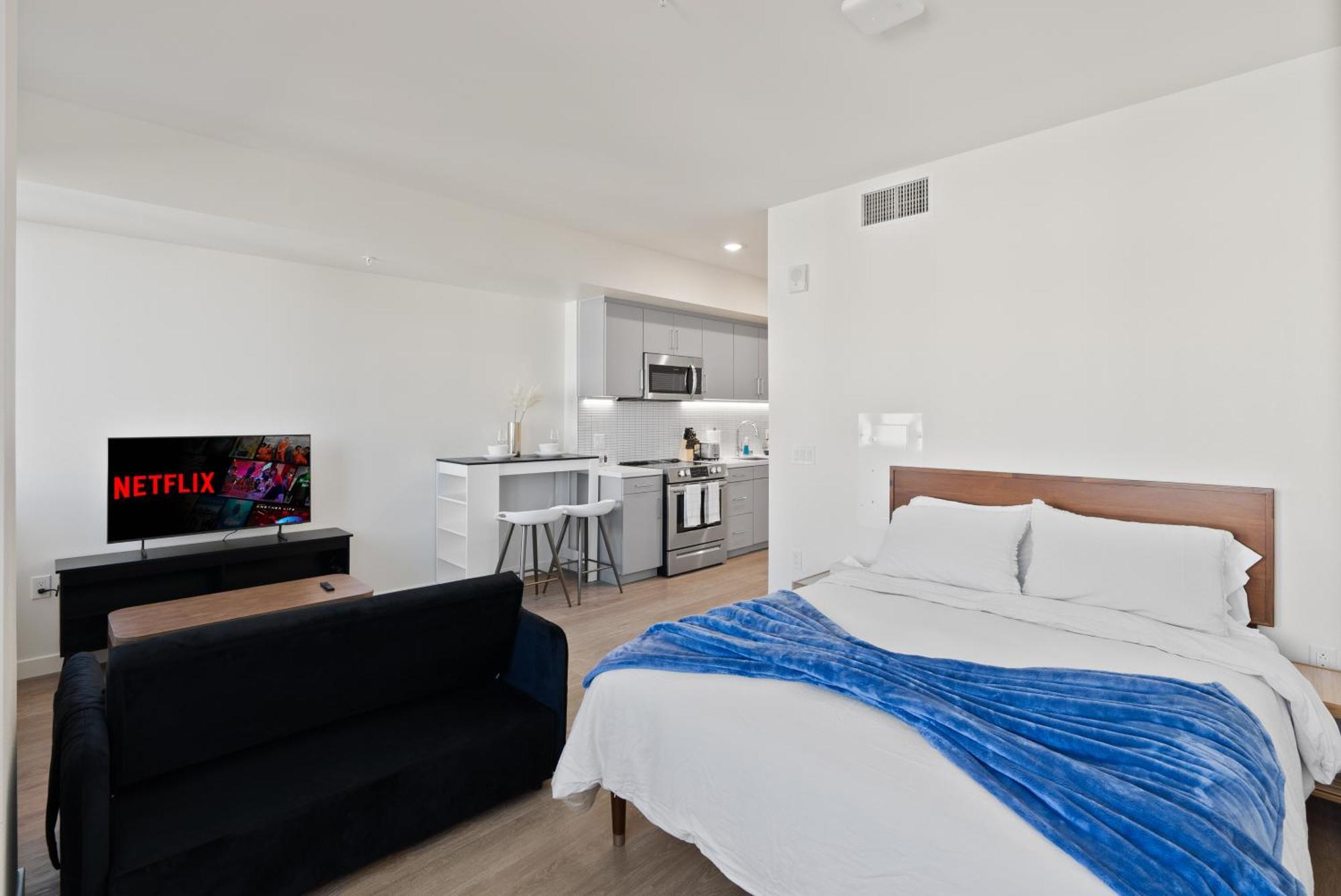 Bright Studio On Sunset Blvd, Free Parking, Gym, And Pool 로스앤젤레스 외부 사진